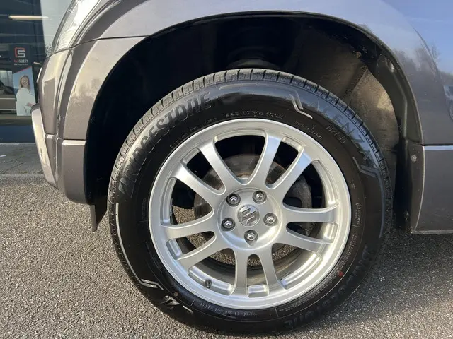 Suzuki Grand Vitara 2.4 Exclusive 2013 Benzine 3