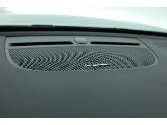 Volvo XC40 2.0 B3 Ultimate Dark 2025 Hybride Benzine 18