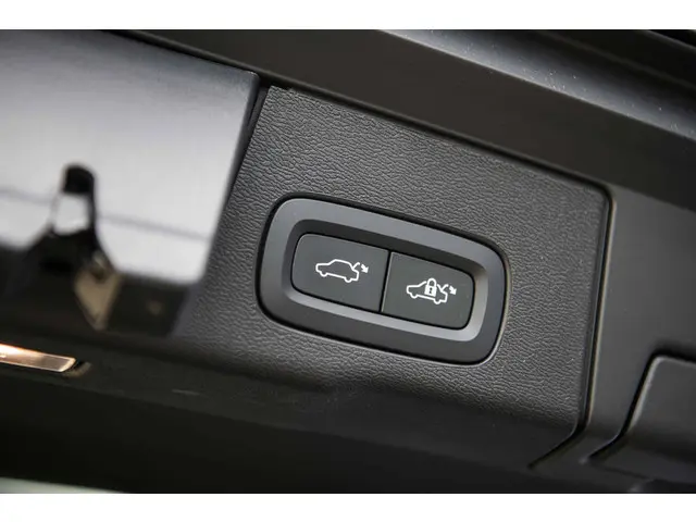 Volvo XC60 B5 Plus Dark 2022 Benzine 32