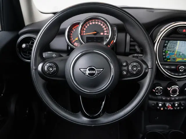 MINI 5-Deurs One 2019 Benzine 7