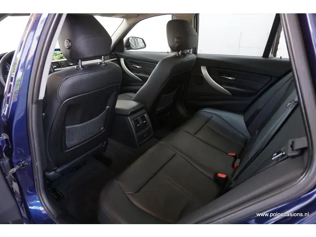 BMW 3 Serie Touring 318i 2019 Benzine 8