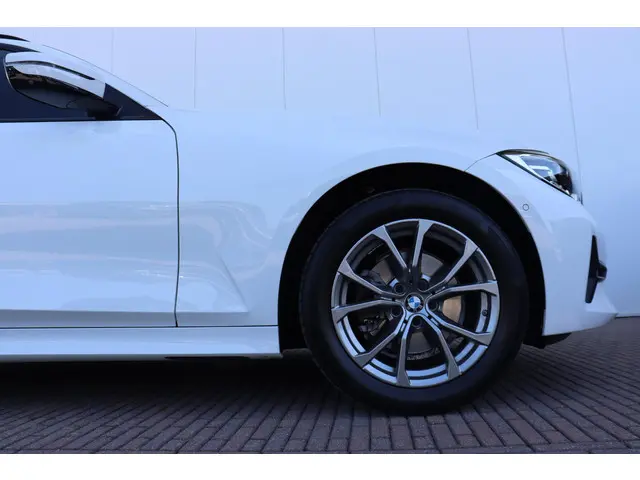 BMW 3 Serie Touring 320i Executive Edition 2020 Benzine 5