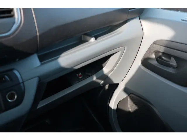 Citroën Jumpy 2.0 BlueHDI 120 M Club 2021 Diesel 35