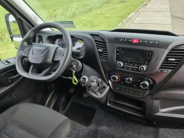 Iveco Daily 35S18 2022 Diesel 8