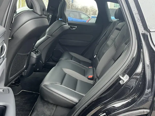 Volvo XC60 2.0 B4 R-Design 2021 Benzine 14