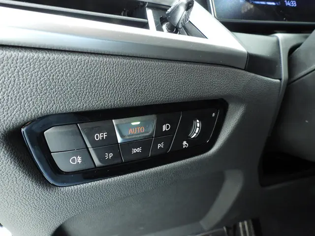 BMW 3 Serie Sedan 318i 2025 Benzine 22