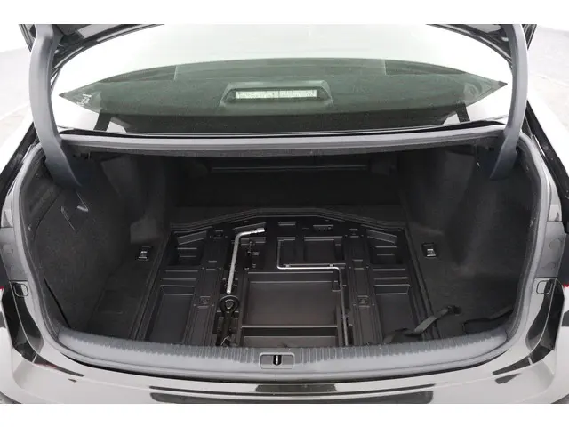 Lexus IS 300h 25th Edition 2013 Hybride Benzine 31