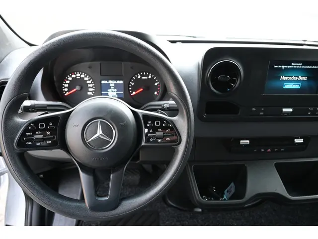 Mercedes-Benz Sprinter 317 CDI L2H2 2023 Diesel 14