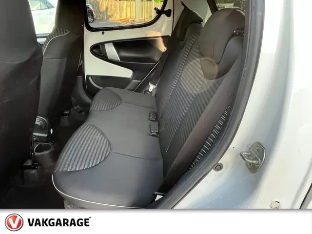 Peugeot 107 1.0 Sportium Rijklaarprijs !! 2012 Benzine 9