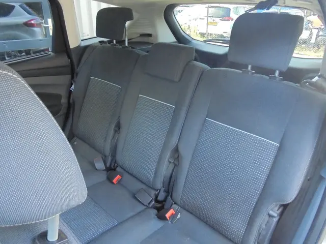 Ford C-MAX 1.0 Titanium APK TREKHAAK 2013 Benzine 20