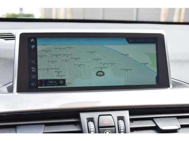 BMW X1 sDrive18i High Executive 2018 Benzine 27