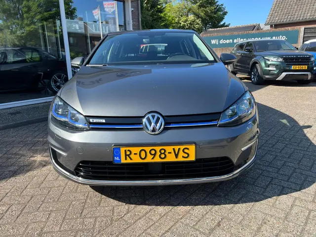 Volkswagen e-Golf 3