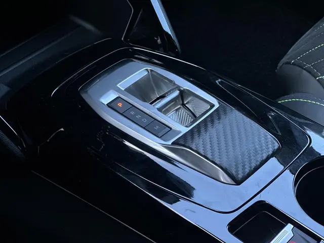 Peugeot 2008 1.2 Hybrid 145 GT 2026 Hybride Benzine 25