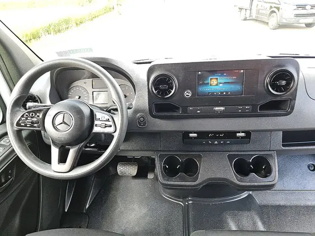Mercedes-Benz Sprinter 315 2023 Diesel 8