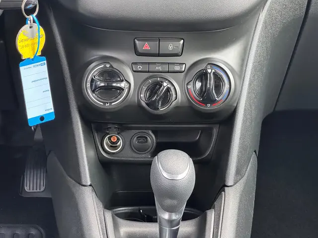 Peugeot 208 1.2 PureTech Signature 2019 Benzine 12