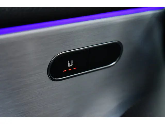 Mercedes-Benz A-Klasse 250 e AMG 2021 Hybride Benzine 24