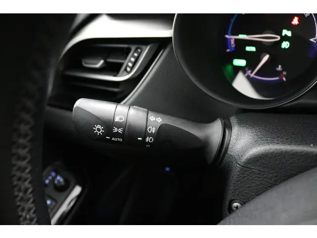 Toyota C-HR 1.8 Hybrid Executive 2017 Hybride Benzine 31