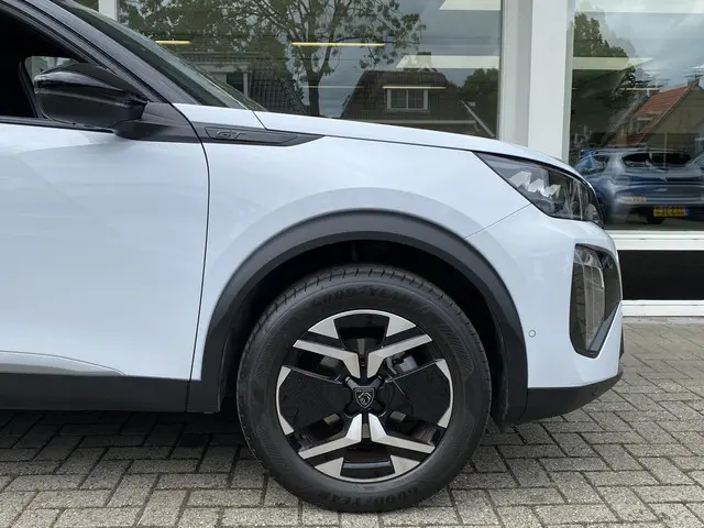 Peugeot 2008 1.2T 130pk Automaat GT 2023 Benzine 19