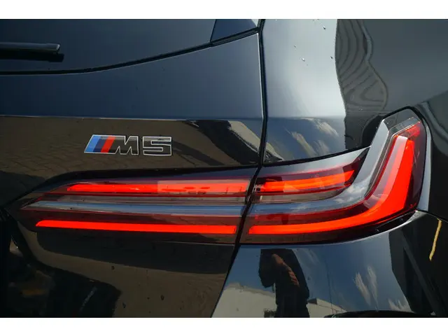 BMW M5 Touring 2025 Hybride Benzine 32