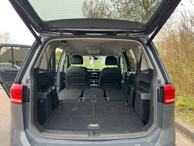 Volkswagen Touran 1.5 TSI Highline 7p, 1e eig. 2021 Benzine 26