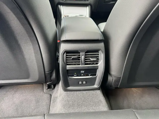 BMW 3 Serie Touring 330e xDrive 2024 Hybride Benzine 7