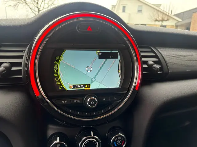 MINI Cooper Mini 1.5 Chili Serious Business 2016 Benzine 9