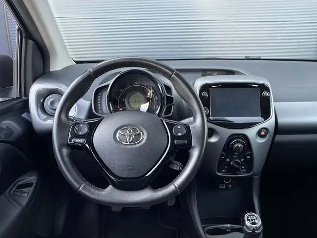 Toyota Aygo 1.0 VVT-i x-play 2019 Benzine 9