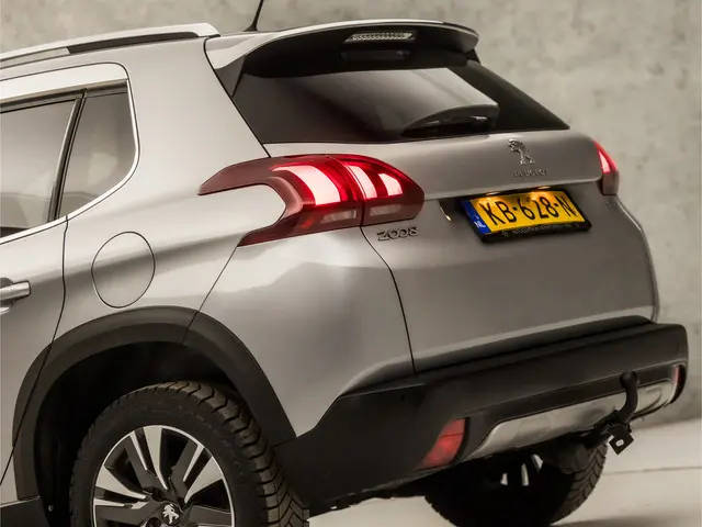 Peugeot 2008 1.2 PureTech Sport 2016 Benzine 12