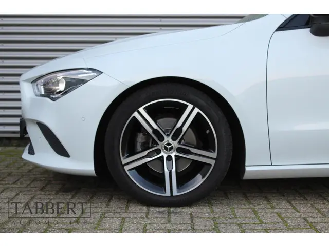 Mercedes-Benz CLA 180 Luxury Line 2022 Benzine 9