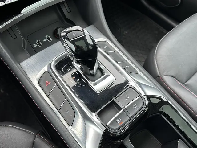 MG EHS 1.5 TGDI Luxury 2023 Hybride Benzine 25