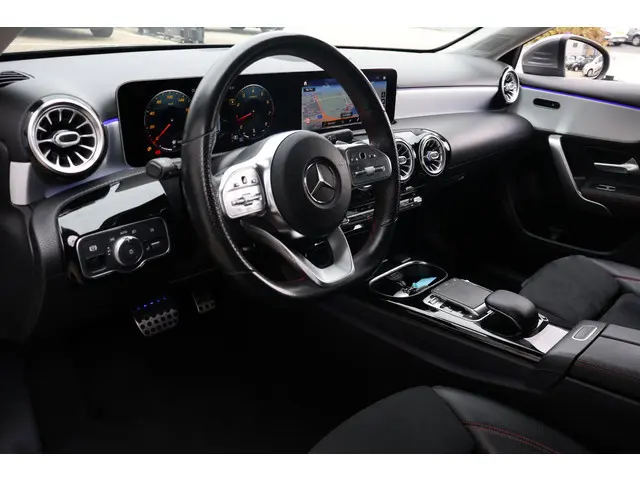 Mercedes-Benz A-Klasse 250 Premium Plus 2018 Benzine 4