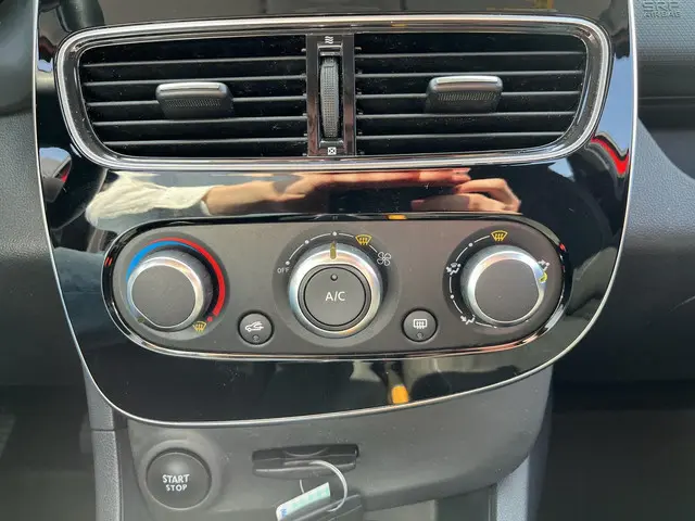 Renault Clio Estate 0.9 TCe Limited 2019 Benzine 22