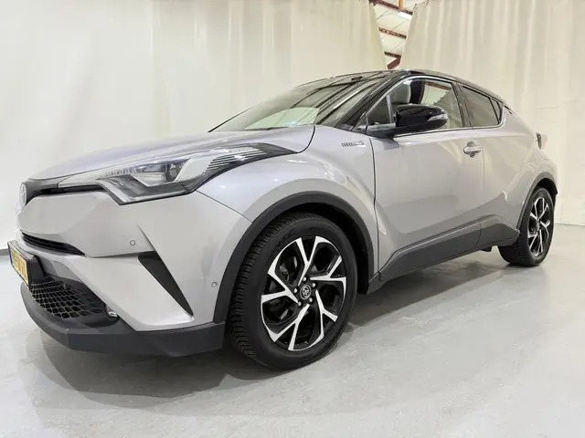Toyota C-HR 1.8 Hybrid Bi-Tone Plus 2017 Hybride Benzine 31