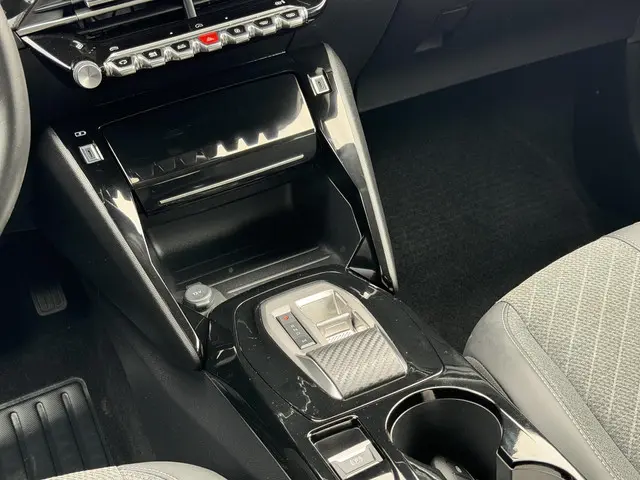 Peugeot 208 1.2 PureTech Allure Pack 2024 Benzine 32