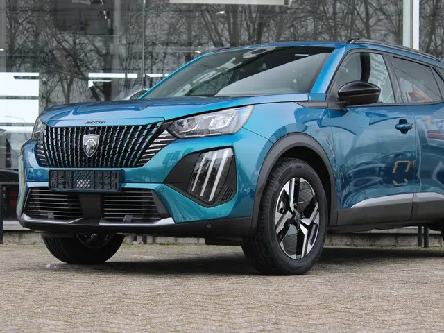 Peugeot 2008 1.2 Hybrid 145 Allure 2026 Hybride Benzine 14