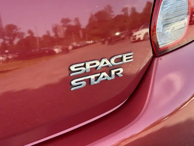 Mitsubishi Space Star 1.0 Intense 2013 Benzine