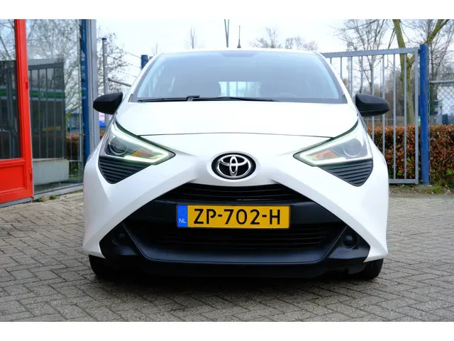 Toyota Aygo 1.0 VVT-i x 5-drs LED-dagrij 2019 Benzine 7