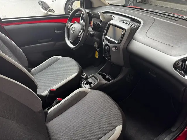 Toyota Aygo 1.0 VVT-i x-play automaat 2021 Benzine 13