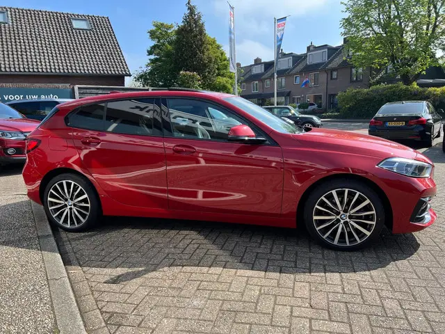 BMW 1 Serie 118i Executive Edition 2020 Benzine 4
