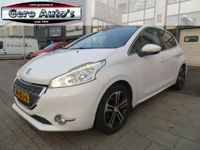 Peugeot 208 1.2 VTi Allure panorama dak 2012 Benzine