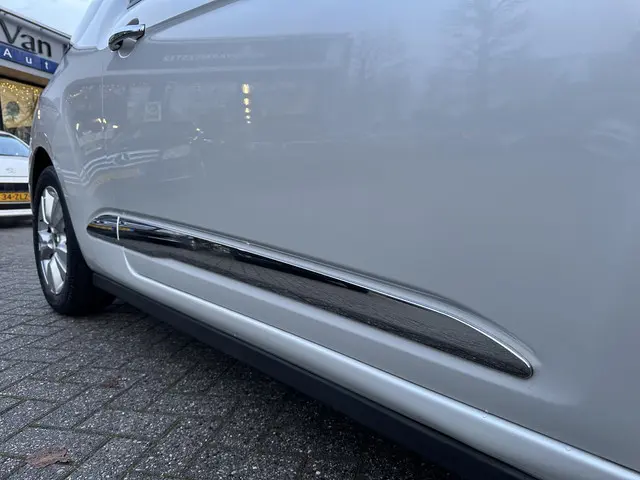 DS DS 3 1.2 PureTech 110PK So Chic 2017 Benzine 15