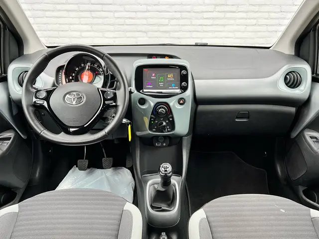 Toyota Aygo 1.0 VVT-i x-play 5-deurs 2018 Benzine 22