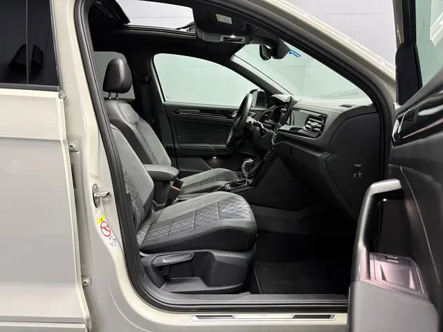 Volkswagen T-Roc 1.5 TSI R-Line PANO 2025 2025 Benzine 11