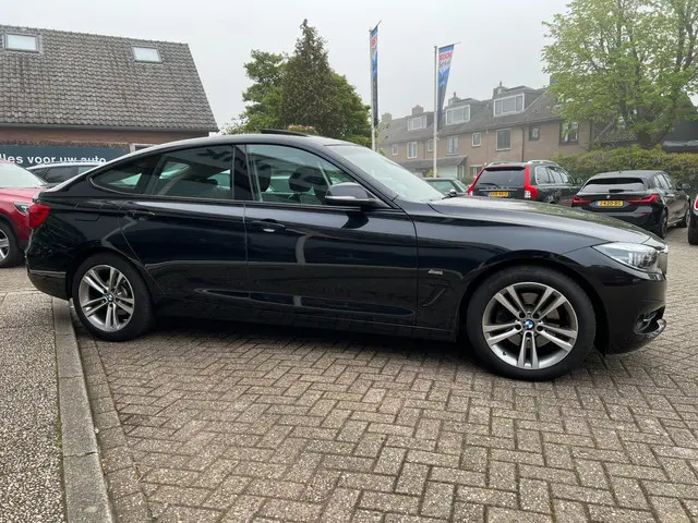 BMW 3 Serie 330i High Executive 2019 Benzine 4