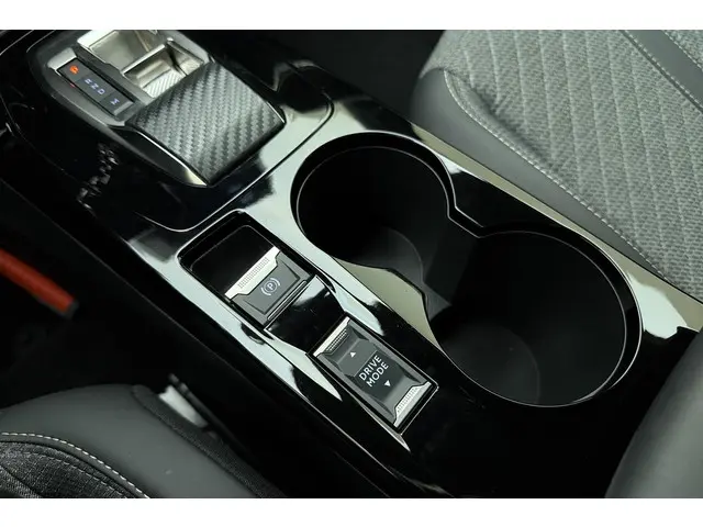 Peugeot 2008 1.2 Hybrid 145 Allure 2024 Hybride Benzine 30