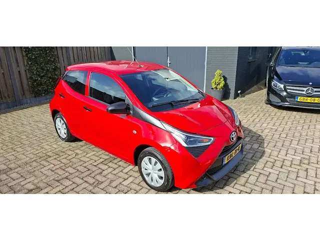 Toyota Aygo 1.0 VVT-i x-clusiv 2021 Benzine 4