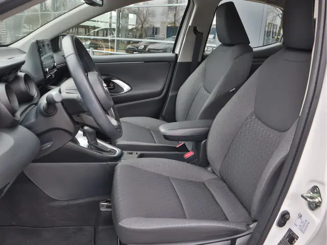 Toyota Yaris 1.5 Hybrid Dynamic 2023 Hybride Benzine 13