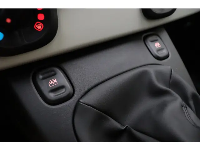 Fiat Panda 1.0 Hybrid Pandina 2025 Benzine 19