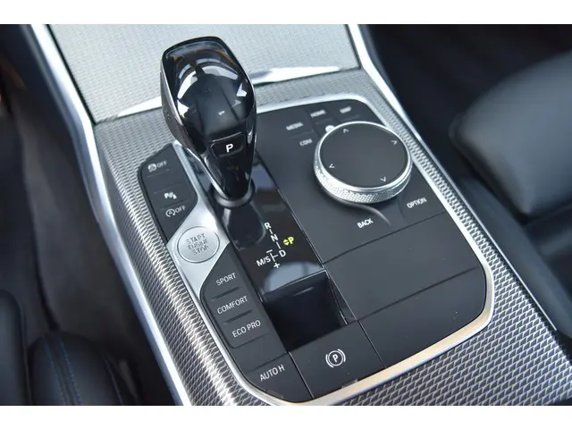 BMW 3 Serie 320i Executive Edition 2019 Benzine 14