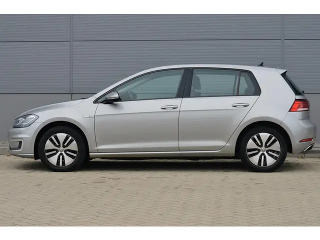 Volkswagen e-Golf 2
